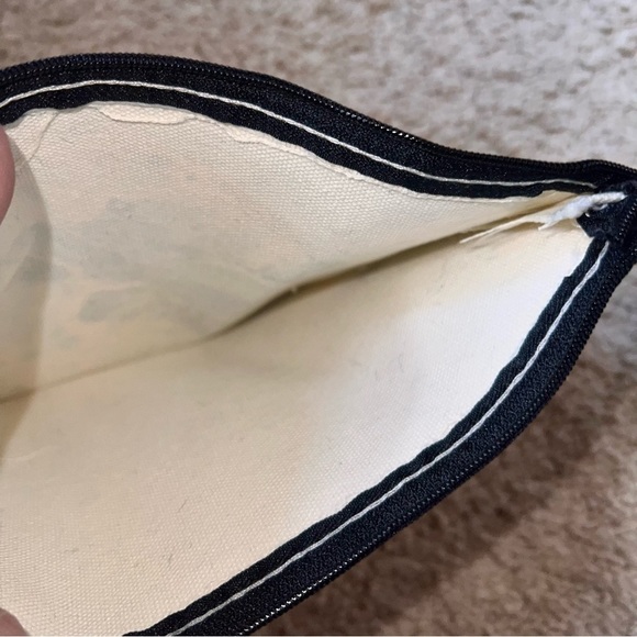 NWOT 🥀 Turtle Pattern Cosmetic Bag - Picture 6 of 6